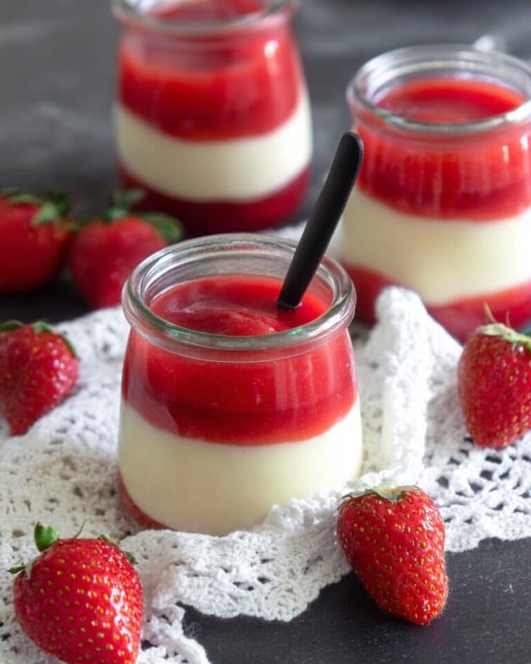 Rhubarb Cheesecake Creams Recipe
